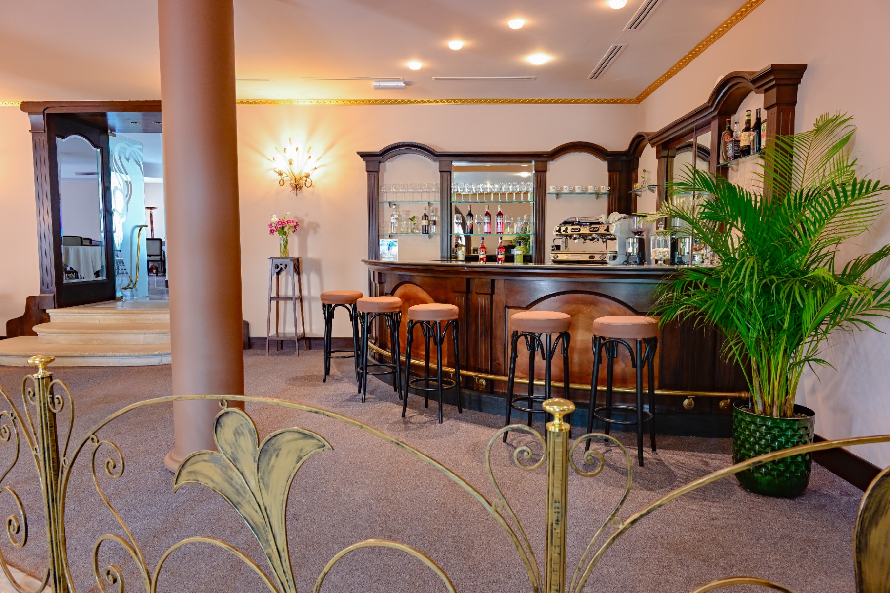 Bar interno con dettagli Liberty