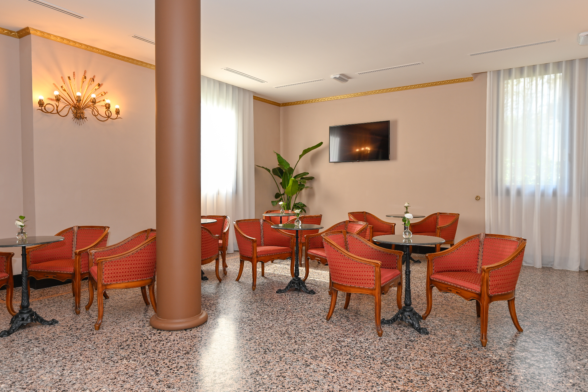 Sala interna di Villa Regina Margherita